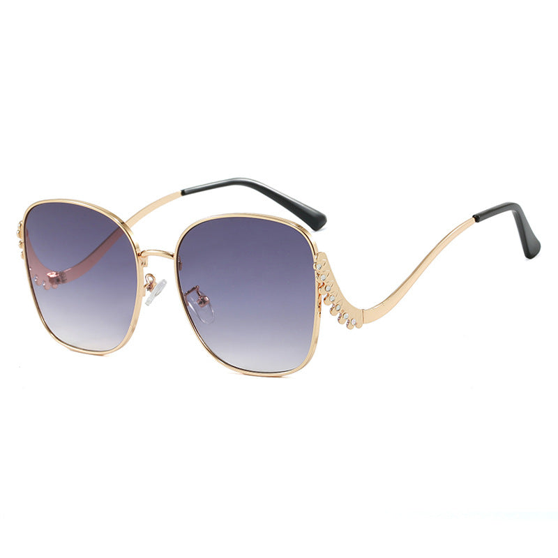 Women's eye-catching sunglasses with sparkling applications Skanto