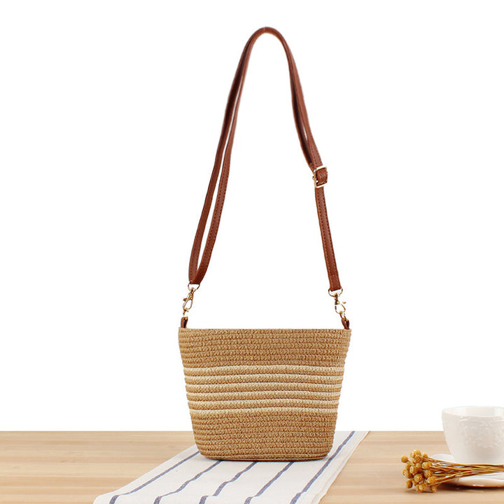 Crossbody bag made of braided natural material with contrasting stripes Skanto
