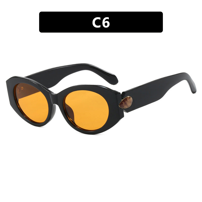 Dame elegant solbrille med stilige konturer Skanto