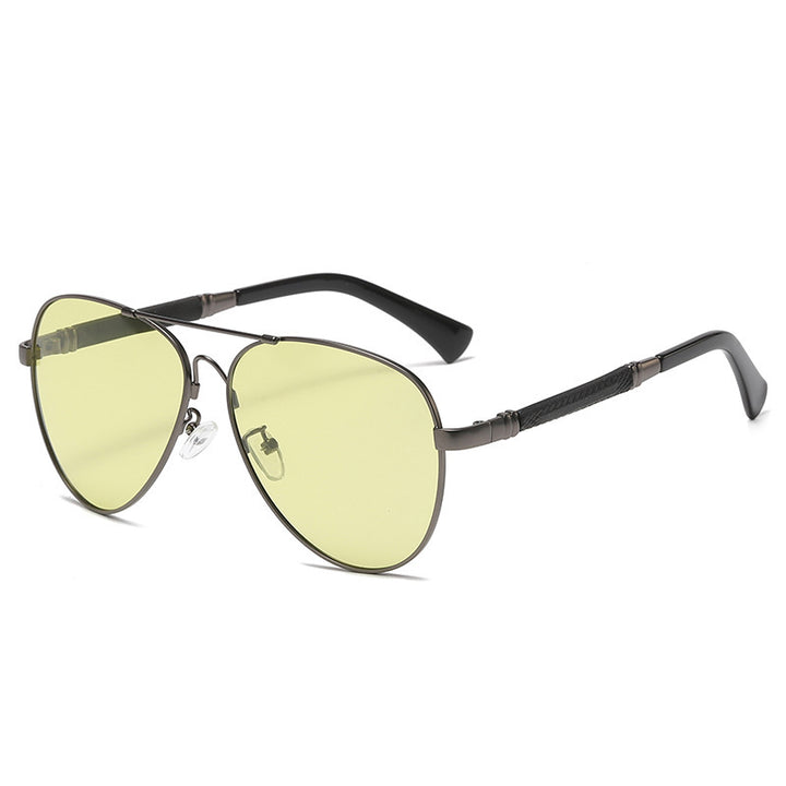 Dame aviator-solbriller med elegant metallisk ramme og UV-beskyttelse Skanto