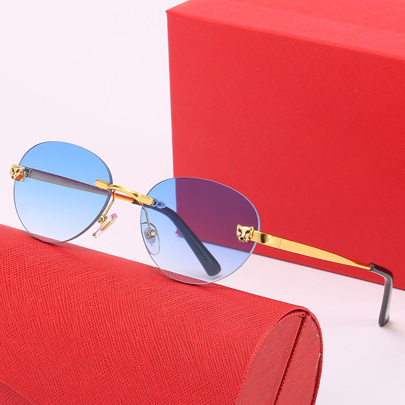 Dame oval solbrille med luksuriøse metalliske aksenter Skanto
