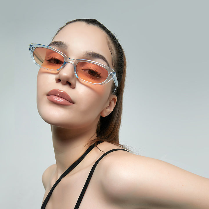 Dame moteriktig solbrille med unikt design og UV-beskyttelse Skanto