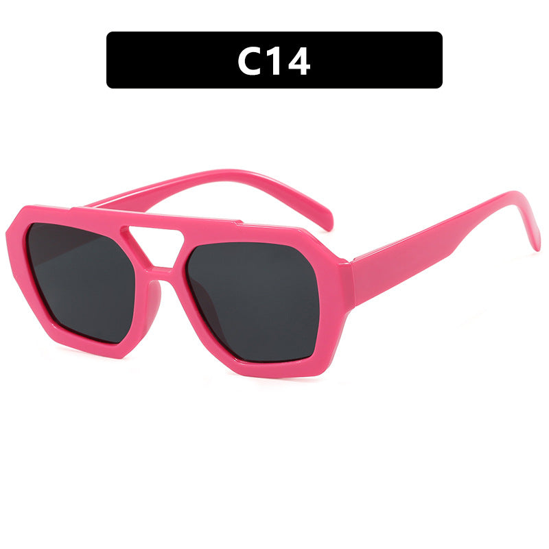 Women's geometric sunglasses made of robust plastic with polarized lenses Skanto