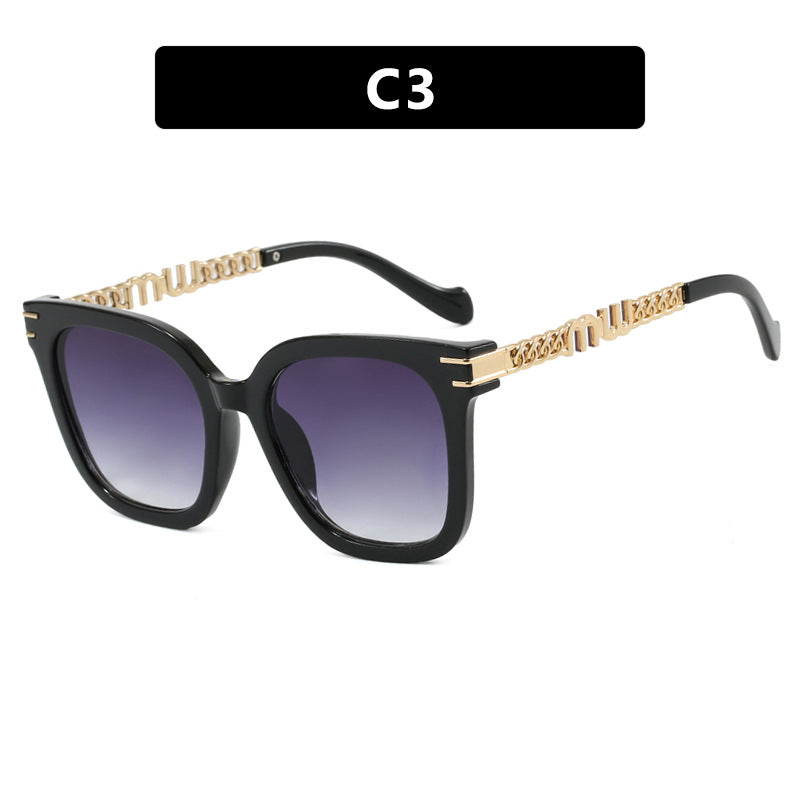 Women's trendy square sunglasses with elegant frame and stylish gold accent Skanto