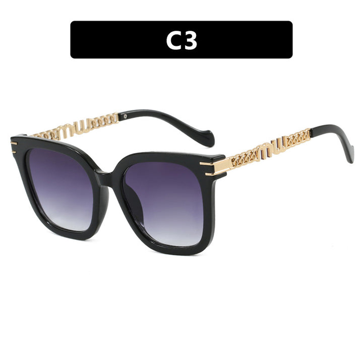 Women's trendy square sunglasses with elegant frame and stylish gold accent Skanto