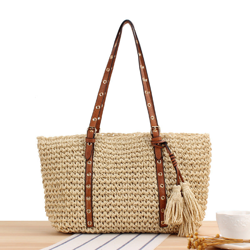 Elegant Beach Bag Made of Handmade Natural Material with Leather Accents Skanto