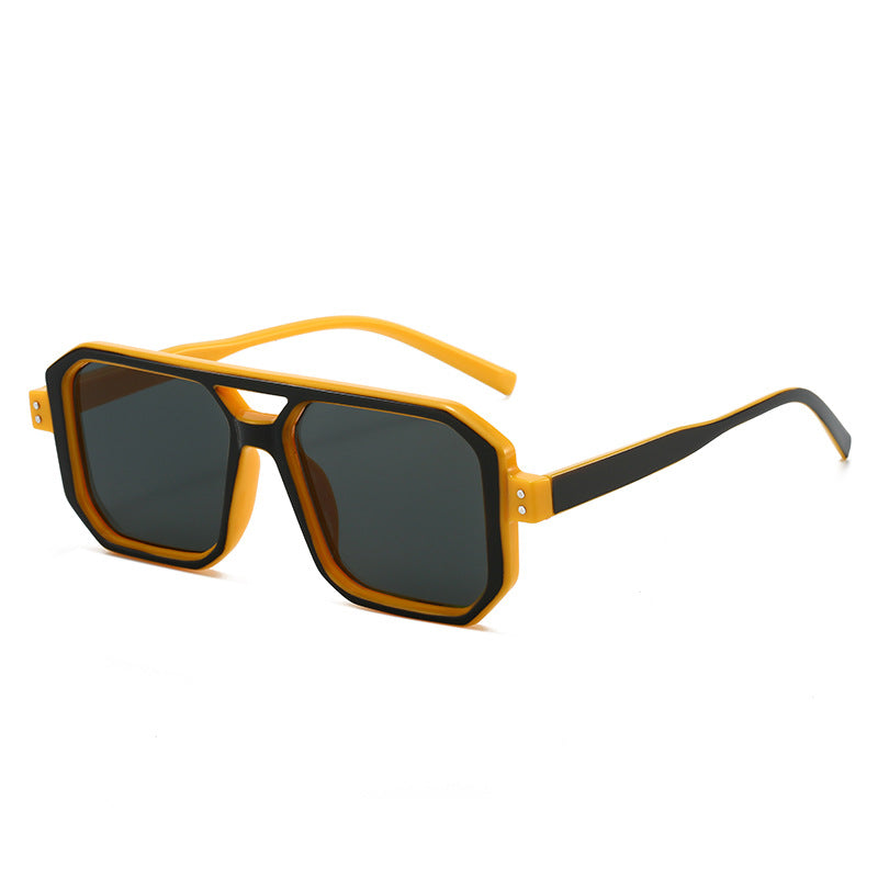 Dame moteriktig solbrille i moderne åttekantet design Skanto