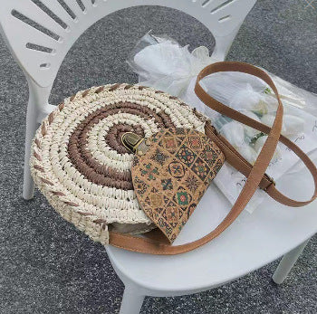 Round straw bag with adjustable leather strap Skanto