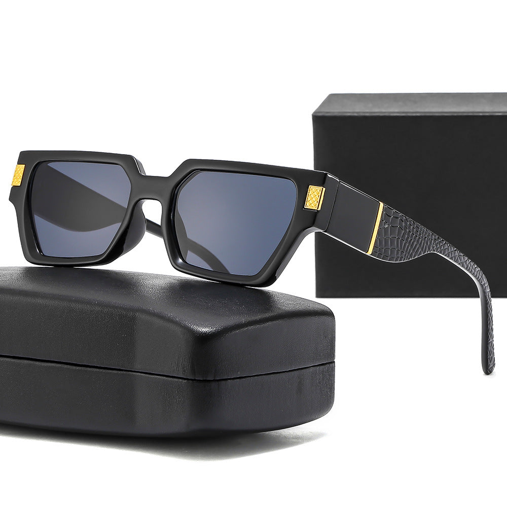 Dame Modish solbrille i markant design med Honeyglass og strukturert ramme Skanto