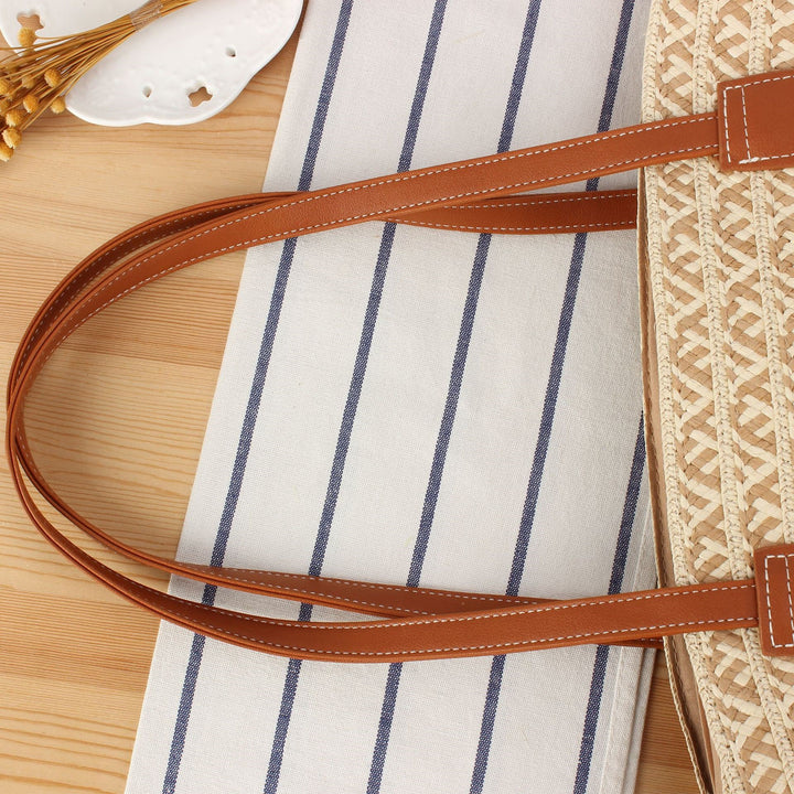 Designer handbag with contrasting pattern and elegant leather handles Skanto