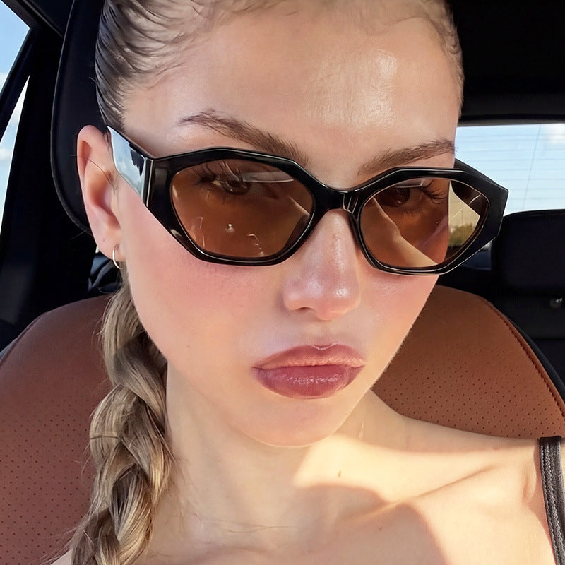 Women's stylish sunglasses in modern geometric design with protective UV filter Skanto