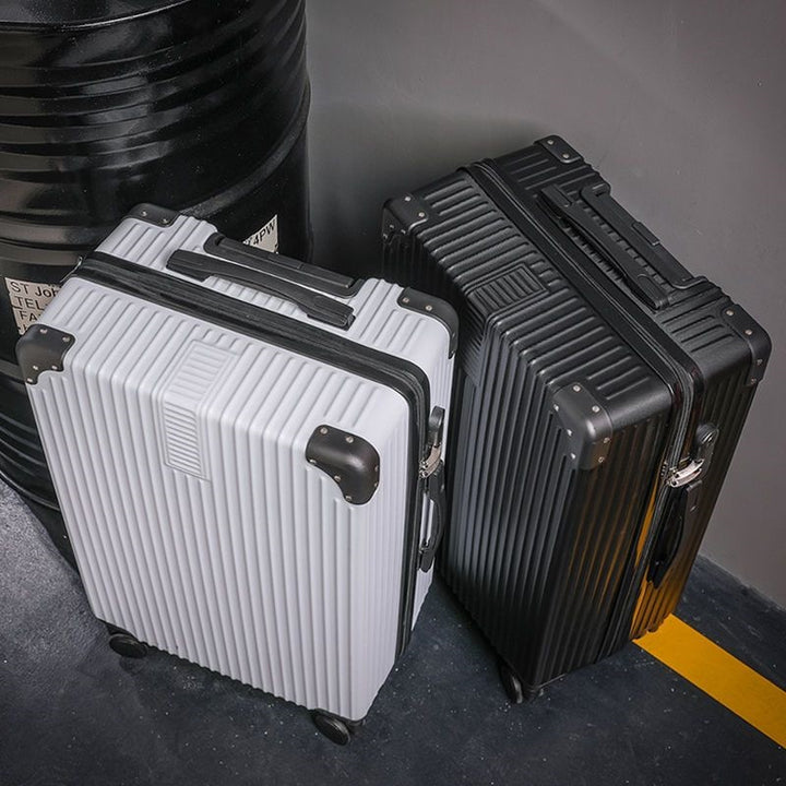 Hardplast koffert med høyt motstandsdyktig materiale og TSA-lås Skanto