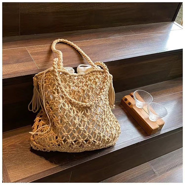 Hand-knotted beach bag with playful design Skanto