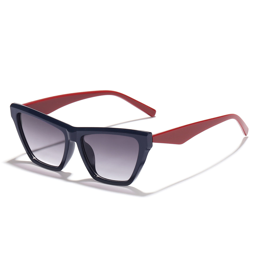 Dame designer solbrille med stilfull transparent ramme og UV-beskyttelse Skanto