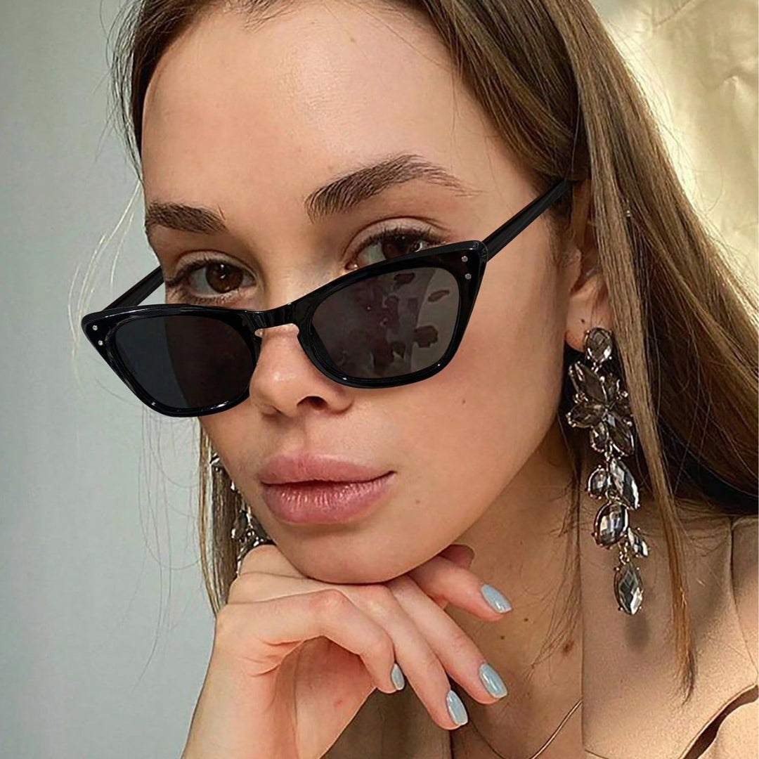Dame Cat-Eye solbriller med speilende glass og stilfull ramme Skanto