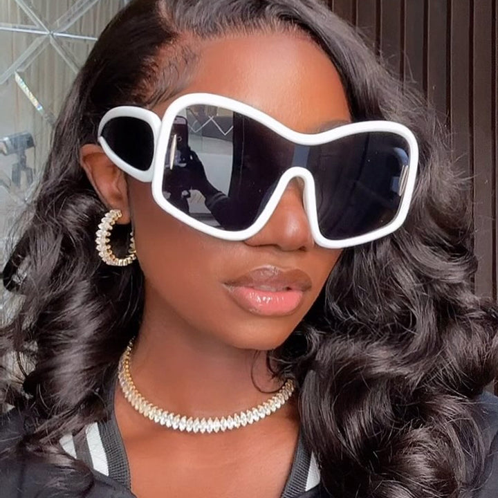 Women's futuristic sunglasses with extra-wide design and protective UV filter Skanto