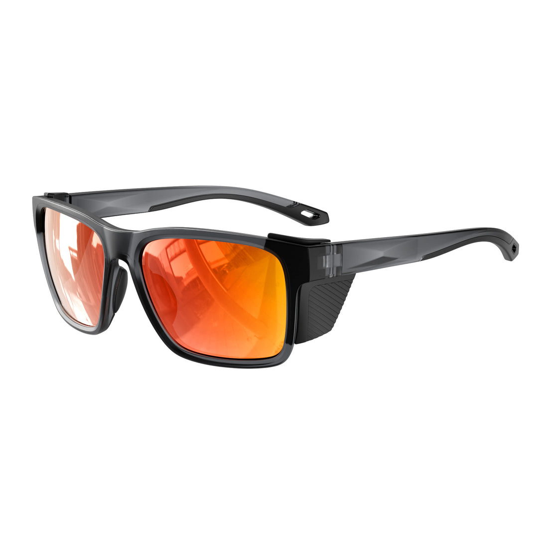 Dame sporty solbrille med ergonomisk design og robuste linser Skanto