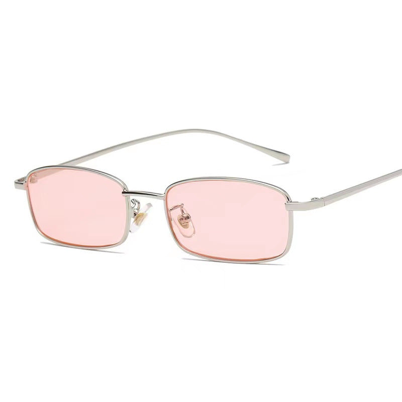 Dame eksklusiv solbrille med iøynefallende skilpadde mønster og robust ramme Skanto