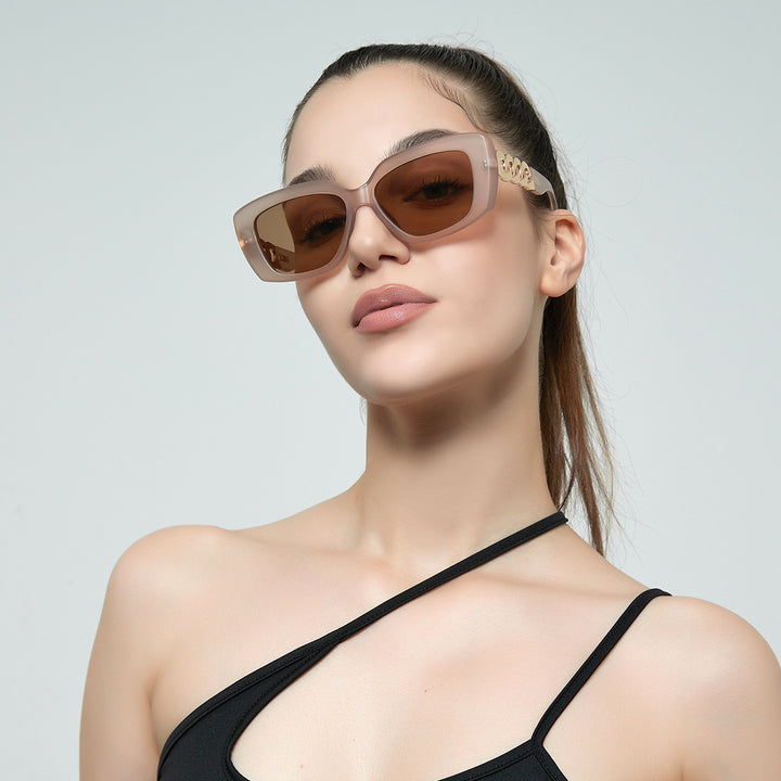 Dame elegant kvadratisk solbrille med gullutstyrt ramme Skanto