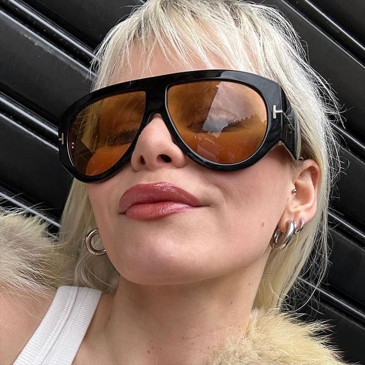 Dame elegant solbrille i markant design Skanto