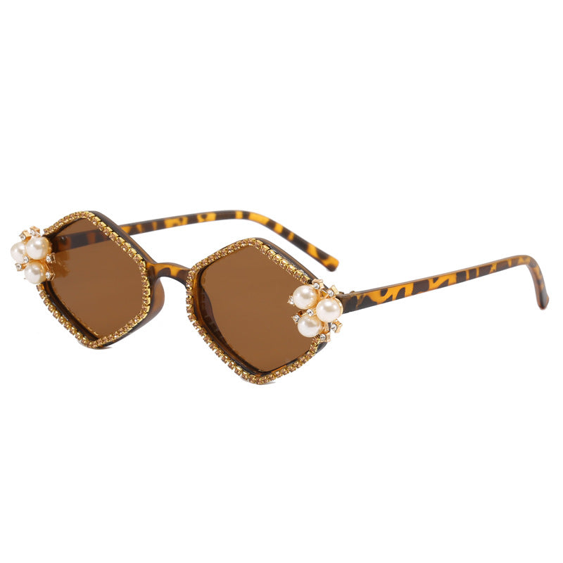 Damer ekstravagant solbrille med glamorøse perledetaljer Skanto