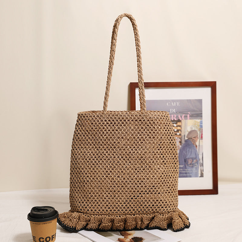Handmade straw bag with fringed edge Skanto