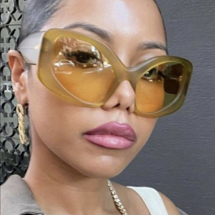 Women's oversized sunglasses in modern design Skanto