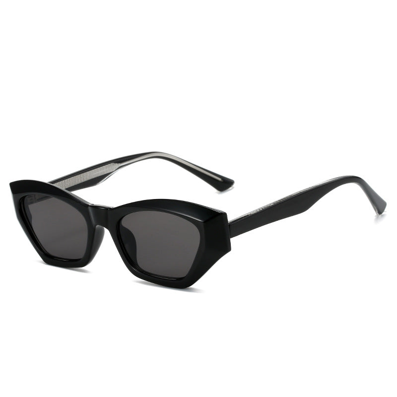 Damer Cat Eye solbriller med moderne transparente detaljer Skanto