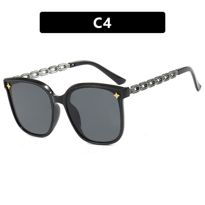 Dame moteriktig solbrille med stilige kjedeakenter Skanto