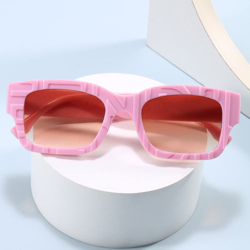 Damer moteriktig firkantet solbrille med strukturert ramme og UV-beskyttelse Skanto
