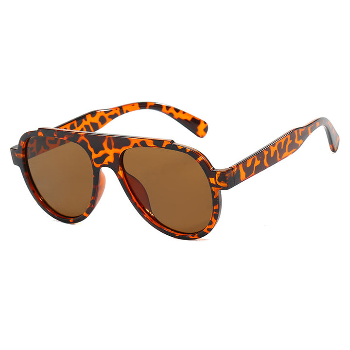 Women's stylish black sunglasses in modern design Skanto