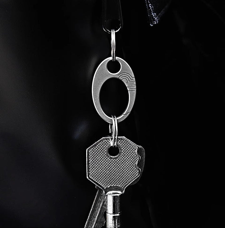 Skanto | Eksepsjonell Mini Ren Titan Nøkkelring: EDC Press-Lås Charm Verktøy