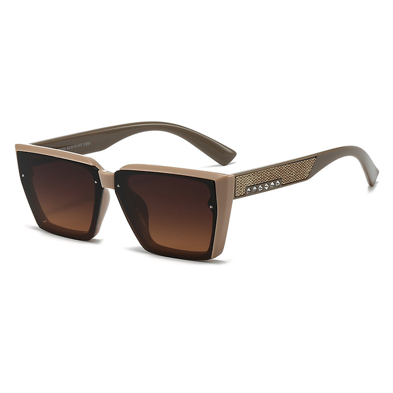 Dame stilig solbrille med glitrende detaljer Skanto