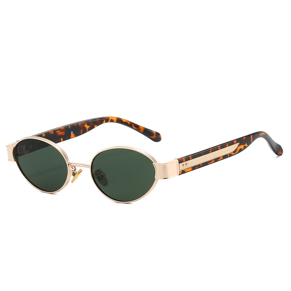 Dame solbrille i moderne, ovale ramme med harmonisk fargekombinasjon Skanto