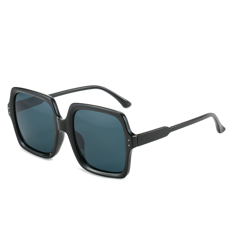 Dame kvadratisk moderne solbrille med polarisert glass Skanto