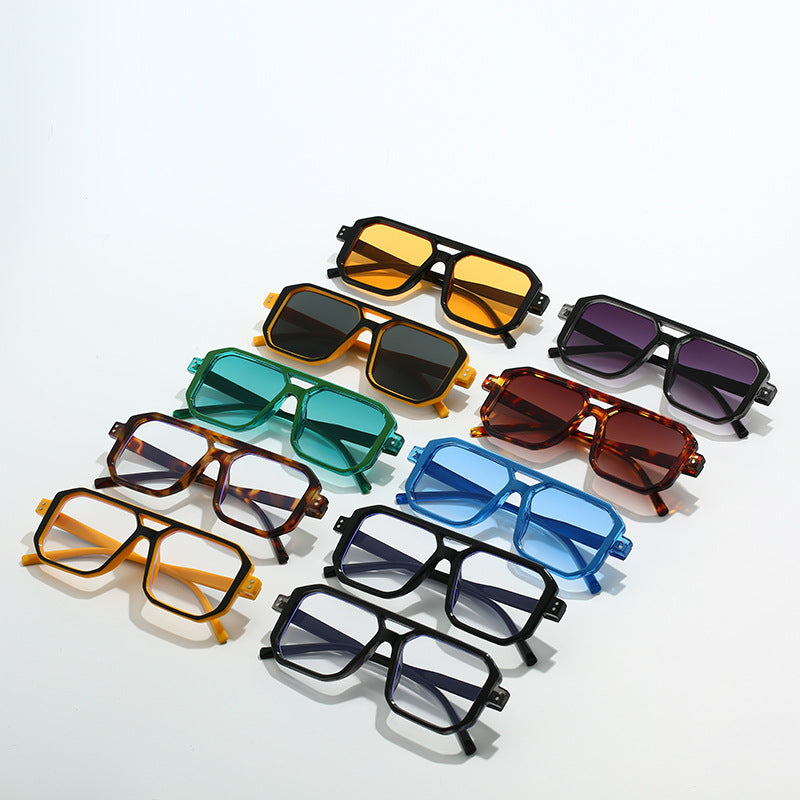 Dame moteriktig solbrille i moderne åttekantet design Skanto