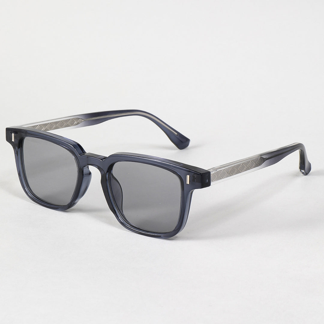 Dame solbrille i moderne statementstil med forsterket ramme Skanto