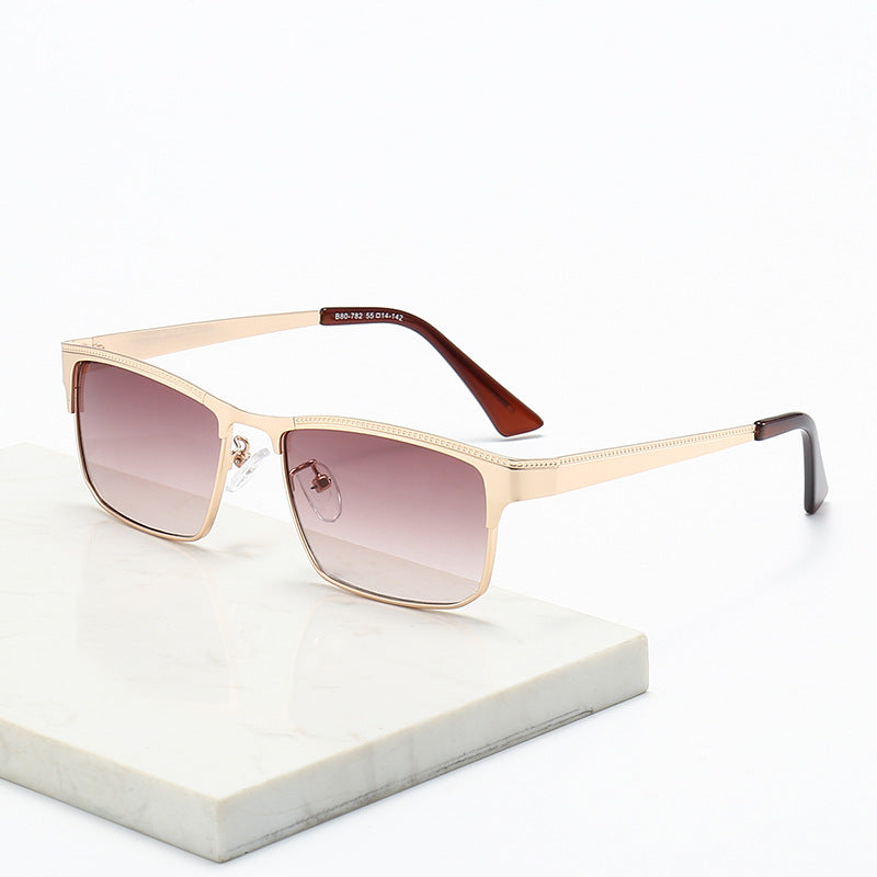 Dame kvadratisk solbrille med en stilig ramme og optimal UV-beskyttelse Skanto