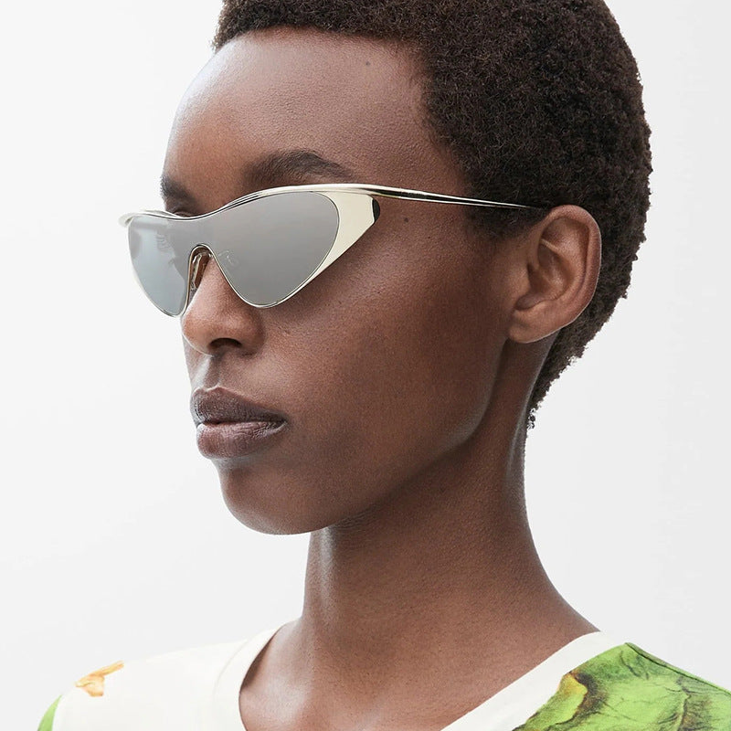 Women's extravagant shaped sunglasses with protective UV filter Skanto