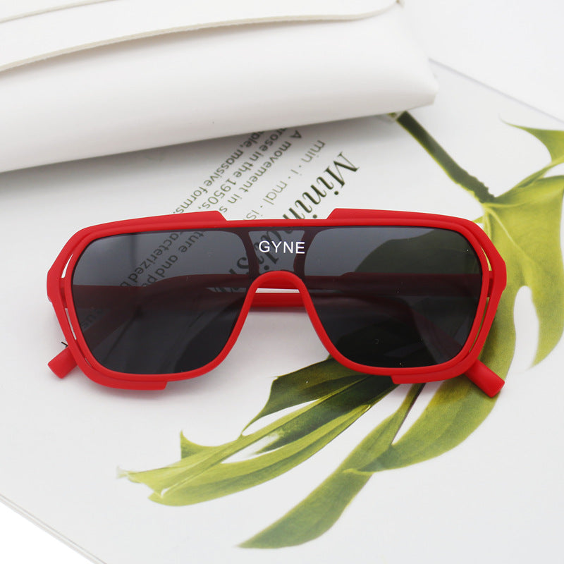 Dame Sporty solbrille med moderne design Skanto