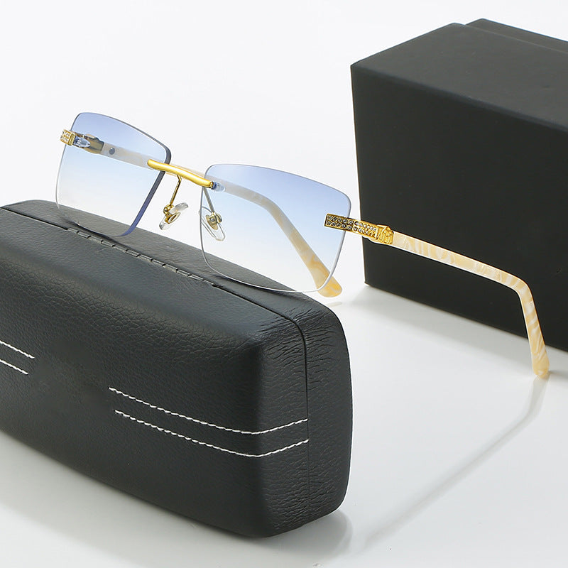 Damer elegante solbriller med stilfull metallramme Skanto