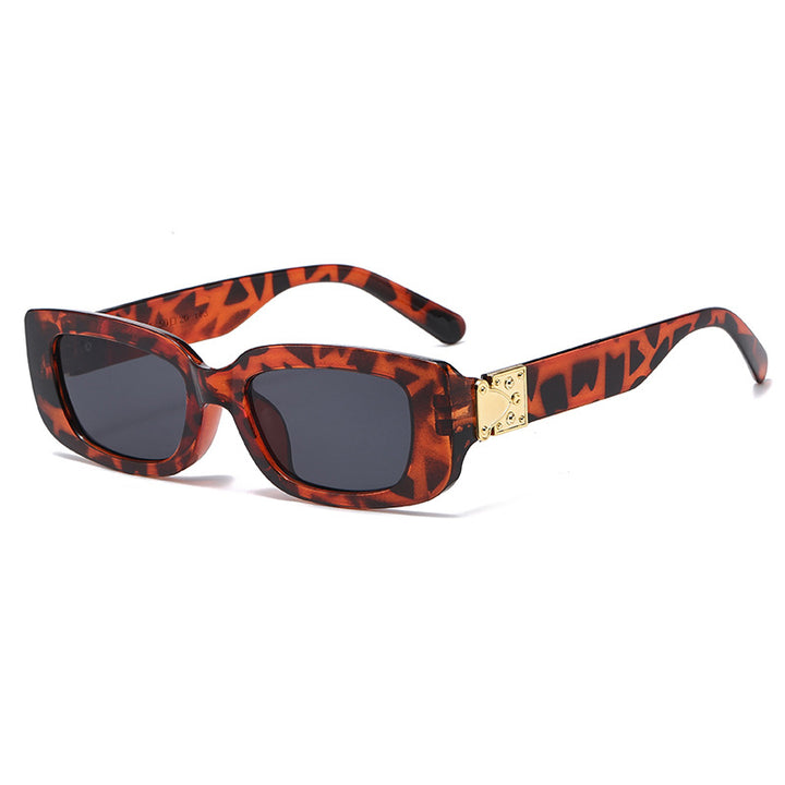 Women's cat eye sunglasses with modern accents Skanto