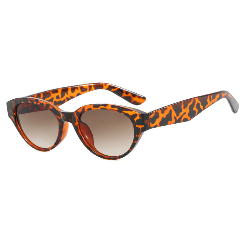 Dame Cat-Eye solbriller med beskyttende UV-filter og elegant ramme Skanto