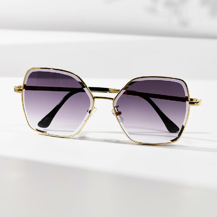 Dame geometrisk solbrille med fashionable gullramme Skanto