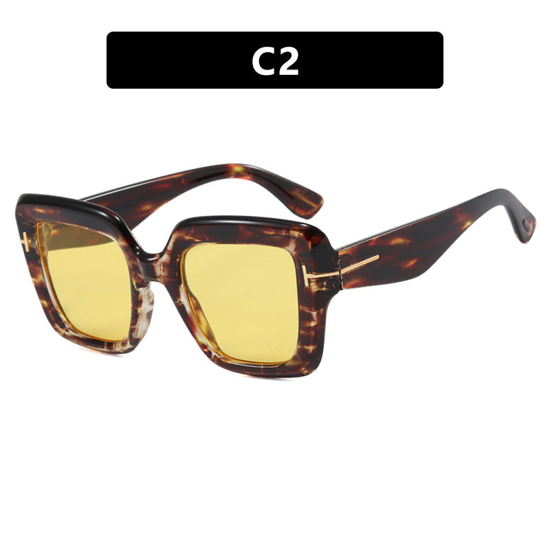 Women's square sunglasses with comfortable plastic frame and UV protection Skanto