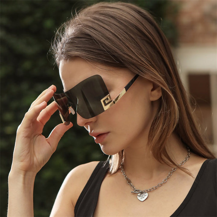Dame Oversized Shield-solbrille med ekstravagant design Skanto