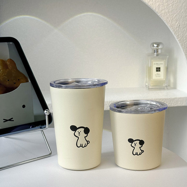 Dame Isolert Drikkekopp med sjarmerende hundedesign Skanto