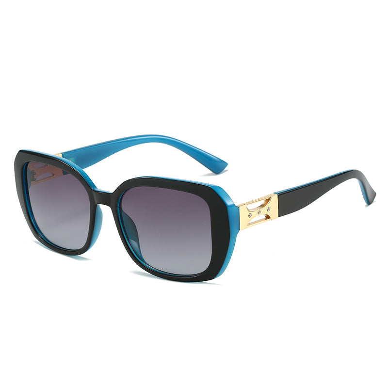 Dame Designer-solbrille med luksuriøst aksentuert ramme Skanto