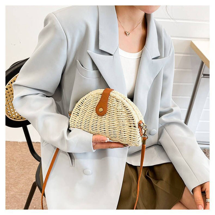 Handmade crescent-design rattan bags Skanto