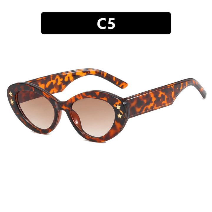 Women's Cat-Eye Sunglasses with Luxurious Plastic Frame and Decorative Accents Skanto